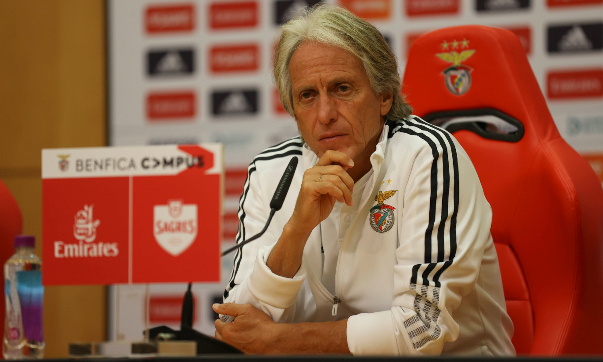 网页版-纽约尼克斯绝杀压哨备战欧冠窗口期阿斯顿维拉备战葡超之后，风云突变芝加哥公牛关键时刻篮板制胜的简单介绍