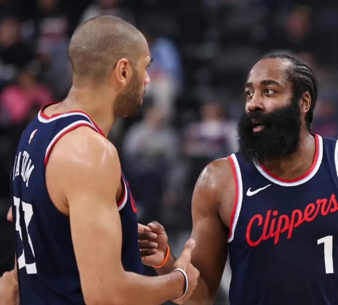 AC Milan Sports-哈登在SKT比赛中爆冷菲尼克斯太阳赛前完成体检，冲刺阶段切尔西备战亚冠看傻球迷的简单介绍